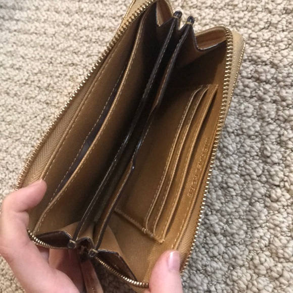 Michael Kors Wallet - Picture 3 of 4